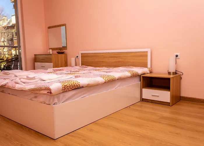 New Star Apartment *