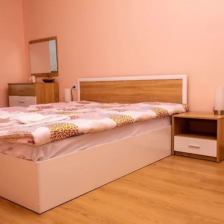 New Star Apartment *